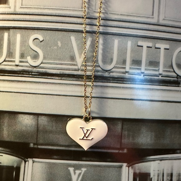 NEW LV White Enamel Heart Gold Plated Charm on Stainless Steel Chain - Picture 6 of 8